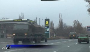 Ukraine: chars et canons affluent vers Donetsk