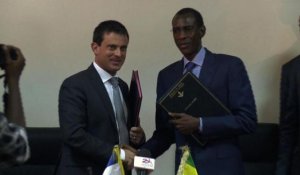 La France ne reculera pas au Mali, assure Manuel Valls