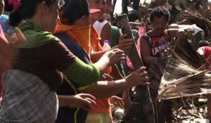 Philippines: les travaux de déblaiement continuent à Tablocan