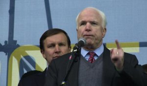 McCain aux manifestants pro-européens à Kiev