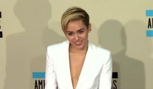 Miley Cyrus pensent que les hommes regardent trop de porno