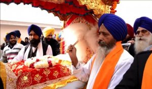Inde: procession à Amritsar pour honorer un gourou sikh