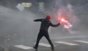 Quimper: les CRS dispersent la manifestation