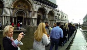 Venise: la place Saint-Marc inondée