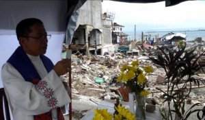 Fin de période de deuil après le Typhon Haiyan aux Philippines