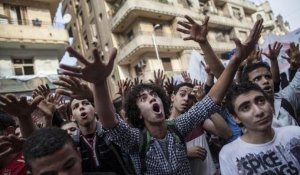 Violents affrontements entre pro et anti-armée au Caire