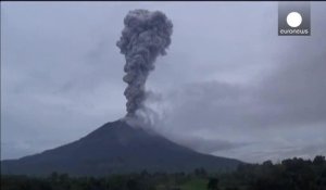 Nouvelles éruptions du Sinabung en Indonésie
