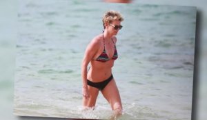 Charlize Theron est sublime à la plage à Hawaï