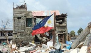 Philippines : l'aide peine à atteindre les zones sinistrées