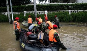 Jakarta sous les eaux: 5 morts, 30.000 réfugiés