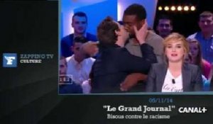 Zapping TV : le présentateur météo de Canal + embrasse un homme...  contre le racisme