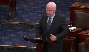 Le républicain John McCain critique la torture par la CIA