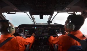 AirAsia : les recherches interrompues par le mauvais temps