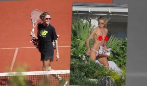 Heidi Klum prend un bain de soleil les seins nus à St. Bart