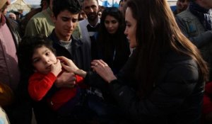 Angelina Jolie visite un camp de réfugiés en Irak