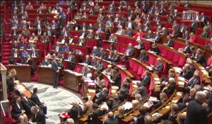 Valls dénonce les provocations des dirigeants du patronat