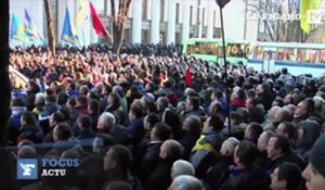 Ukraine : les manifestants encerclent le Parlement