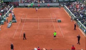 Roland Garros: Un individu interrompt la finale avec un fumigène