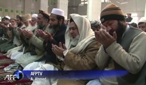 Le Peshawar prie pour les victimes de l'attaque des talibans