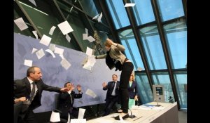 Mario Draghi attaqué aux confettis