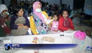 Indonésie: deux morts et des milliers d'évacués après l'éruption d'un volcan