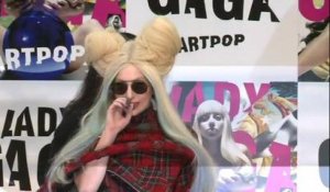 Lady Gaga fait sa promo à Tokyo accompagnée par ses doubles