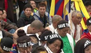 Des militants pro-Tibet ont déployé une banderole sur le siège de l'ONU à Genève