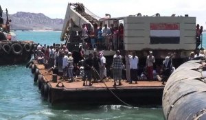 Aden: des centaines de Yéménites fuient les bombardements