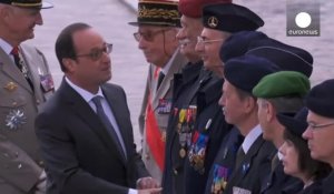 Les cérémonies du 08 mai à Paris, avec François Hollande et le secrétaire d'Etat américain John Kerry