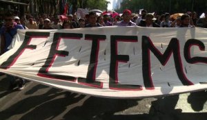 Mexique: manifestation des familles des étudiants disparus