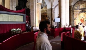 Italie: des fidèles affluent pour voir le Saint Suaire