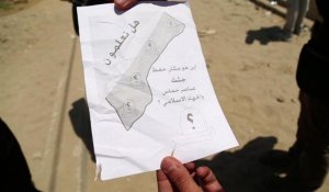 Un avion israélien lance des tracts sur une plage de Gaza