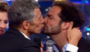 Zapping Télé: Nagui embrasse Florent Peyre,Nicolas Sarkozy fait des selfies à Deauville