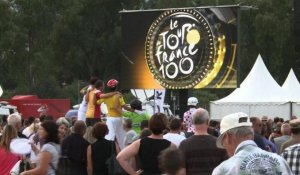 Tour de France: le public découvre les équipes à Porto-Vecchio