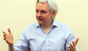 Edward Snowden est "en bonne santé et en sécurité", selon Assange
