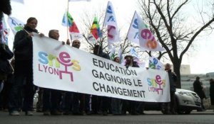 Paris: les profs dans la rue pour une "refondation de l'école"