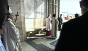 Messe inaugurale du pape devant les dignitaires