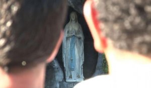 Toujours meurtrie, Lourdes accueille les pèlerins du 15 août