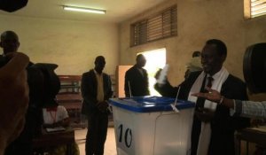 Les Maliens votent pour élire leur président