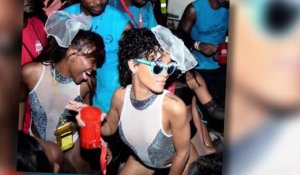 Rihanna, à moitié nue, danse au carnaval de la Barbade