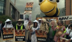 L'UE vote pour interdire trois pesticides tueurs d'abeilles