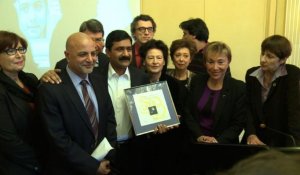 La petite Malala reçoit le prix Simone de Beauvoir