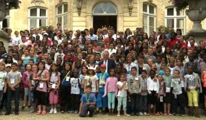 Ayrault accueille 300 enfants défavorisés à Matignon