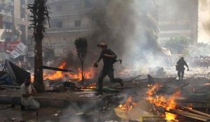 En direct : au moins 95 morts dans les heurts en Égypte, l'état d'urgence décrété