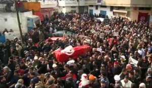 Tunisie: des milliers de personnes aux funérailles