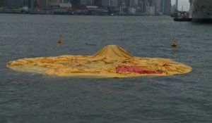 Hong Kong: le canard en plastique géant se dégonfle