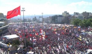 Istanbul: des dizaines de milliers de personnes place Taksim
