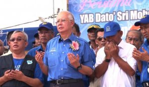 Malaisie: le Premier ministre en campagne à la veille du scrutin
