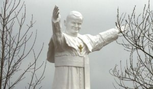 La plus haute statue de Jean-Paul II érigée en Pologne
