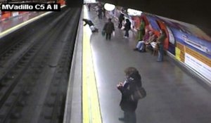 Madrid:un policier sauve une femme tombée sur les voies du métro